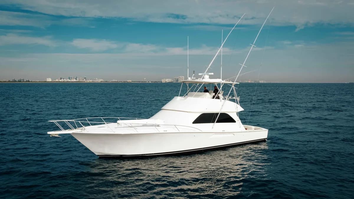 Sportfisher cruising offshore